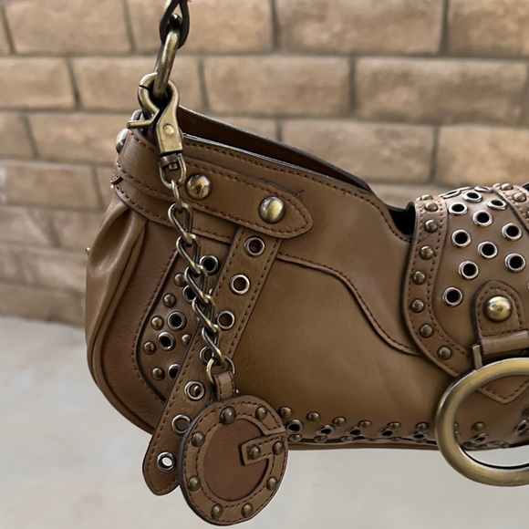 Vintage Guess Studded Brown Leather Shoulder Bag preowned - Picture 3 of 16